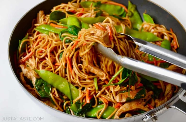 chicken lo mein 768x503